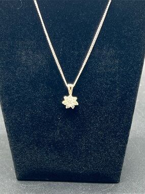 Vintage Flower Cluster Pendant Necklace Silver Tone Clear Rhinestone 18”